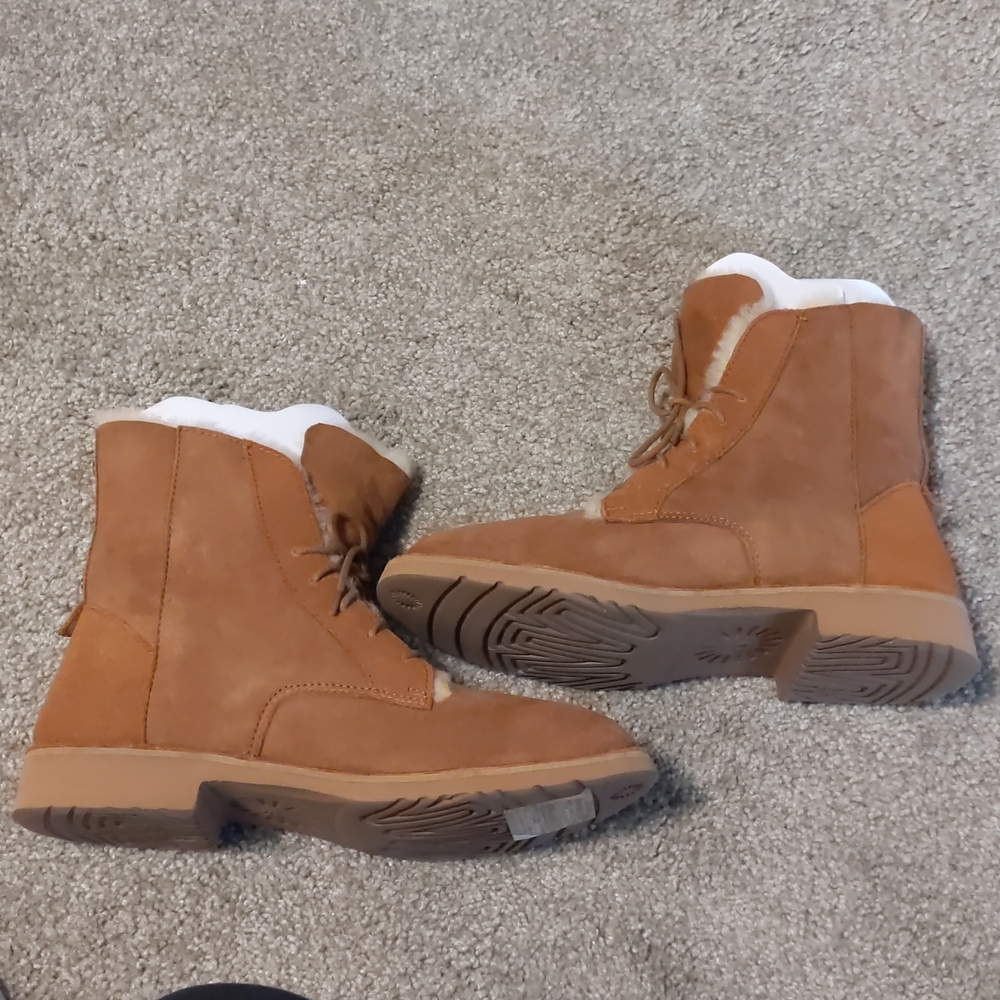 NWT UGG Quincy Shearling Lined Boot - Picture 9 of 16